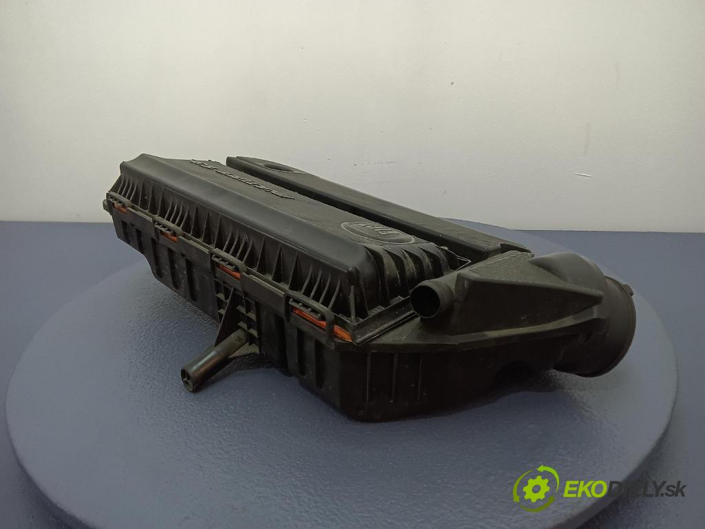 Fiat Punto 2012 obal Filtra: Vzduch: 51816590