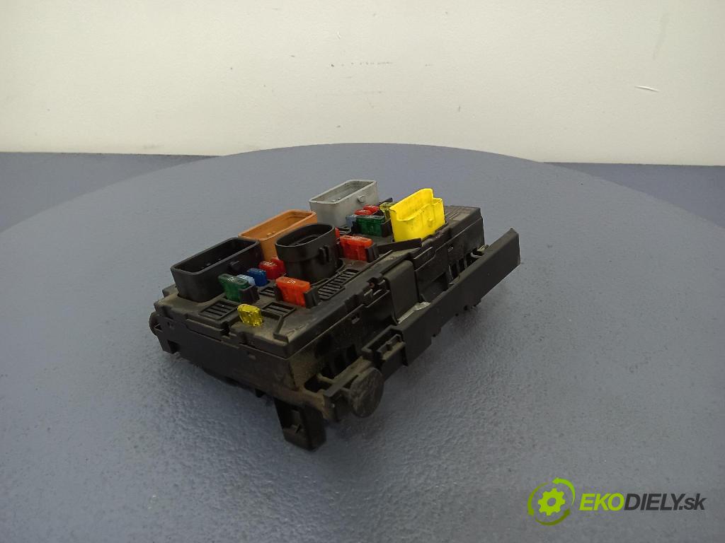 Peugeot 307 2006 skříňka Pojistky 9661087080