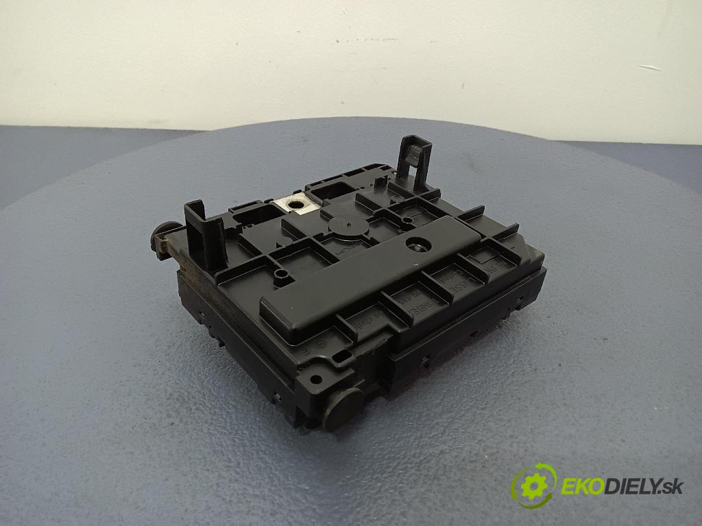 Peugeot 307 2006 skříňka Pojistky 9661087080