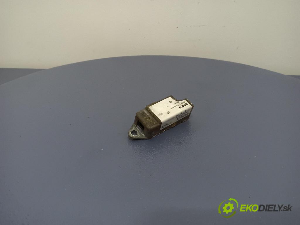 Volkswagen Passat 1997 snímač Vplyv: / Ochrana: Chodci.: 0285001177
