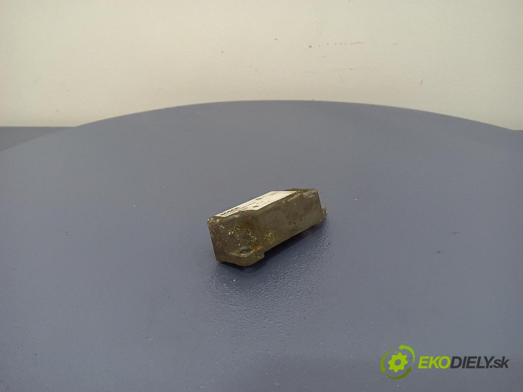 Volkswagen Passat 1997 snímač Vplyv: / Ochrana: Chodci.: 0285001177