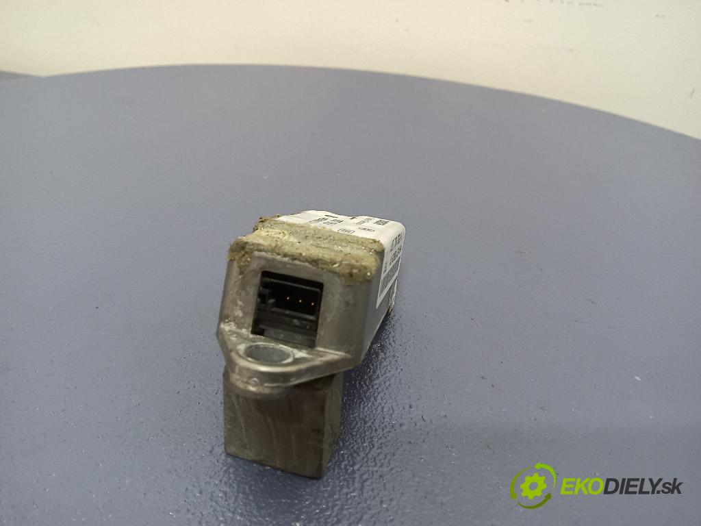 Volkswagen Passat 1997 snímač 0285001177