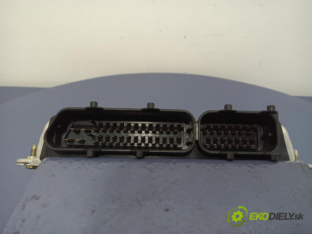 Volkswagen Passat 1997 riadiaca jednotka Motor: 8D0907557T