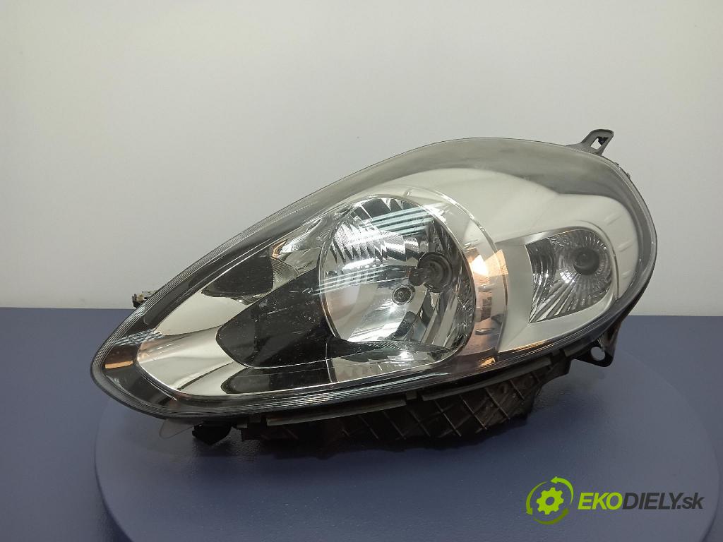 Fiat Punto 2012 Reflektor: Vľavo: 51855644