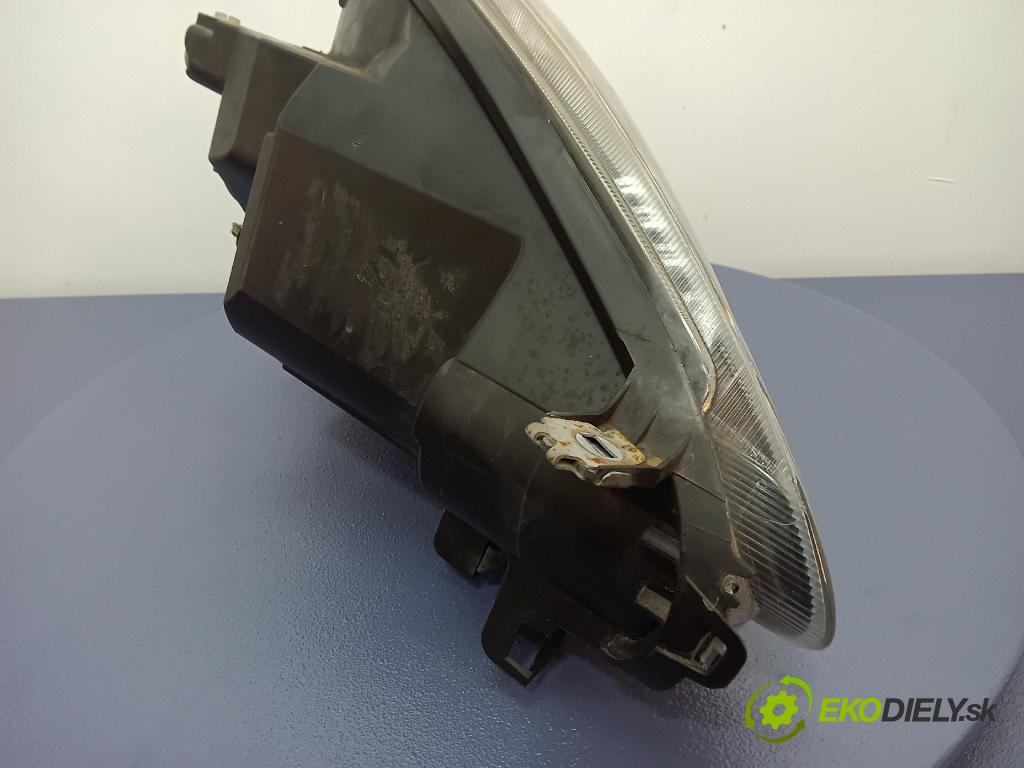 Fiat Punto 2012 Reflektor: Vľavo: 51855644