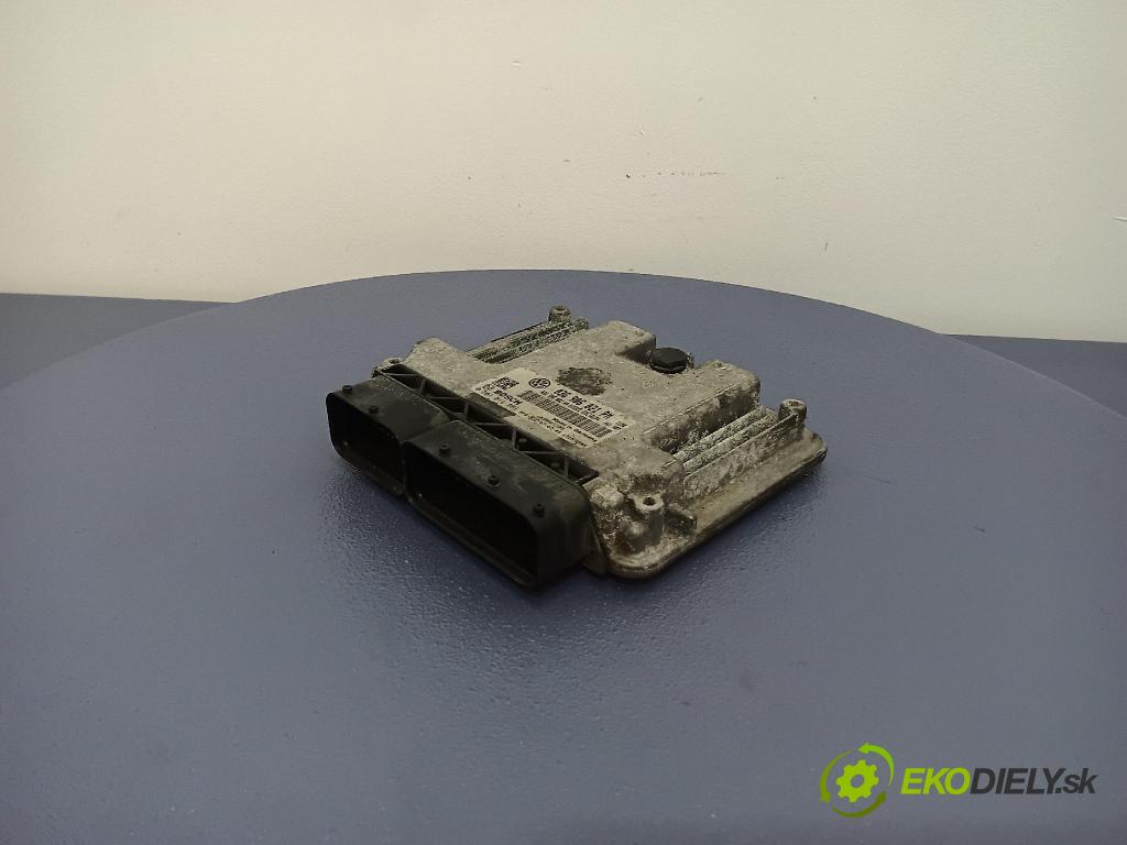 Volkswagen Golf 2004 riadiaca jednotka Motor: 03G906021PM