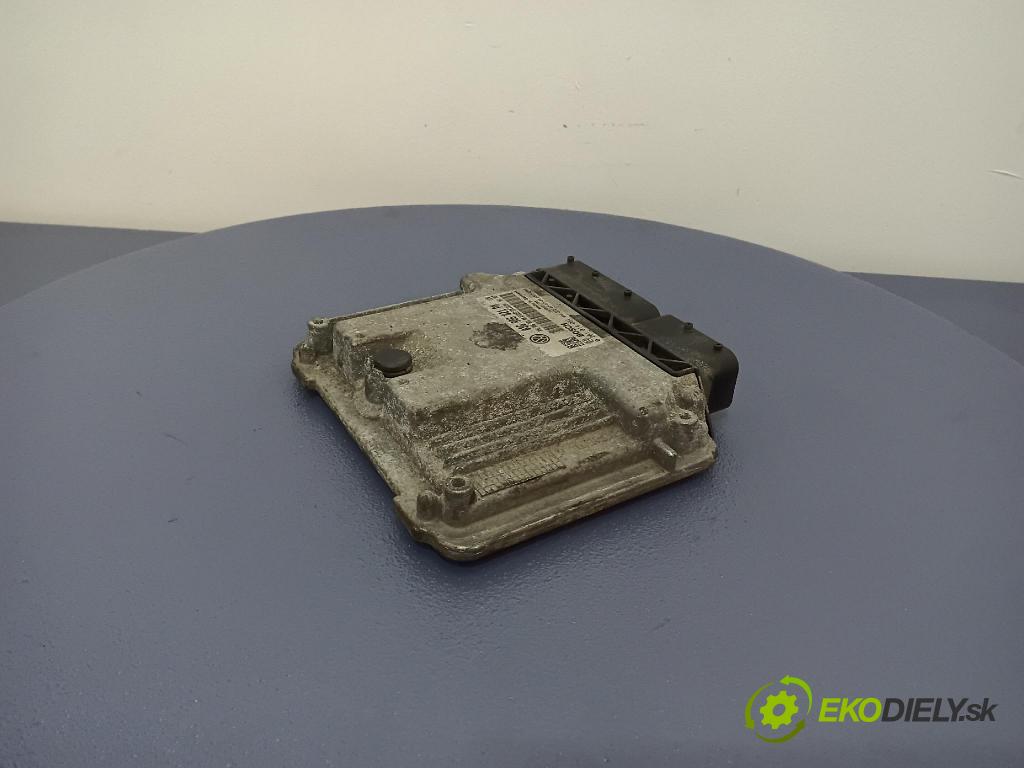 Volkswagen Golf 2004 riadiaca jednotka Motor: 03G906021PM