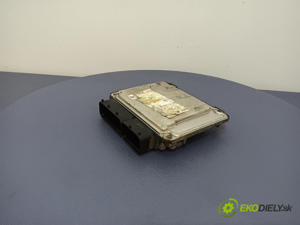 Volkswagen Golf 2004 riadiaca jednotka Motor: 03G906021PM