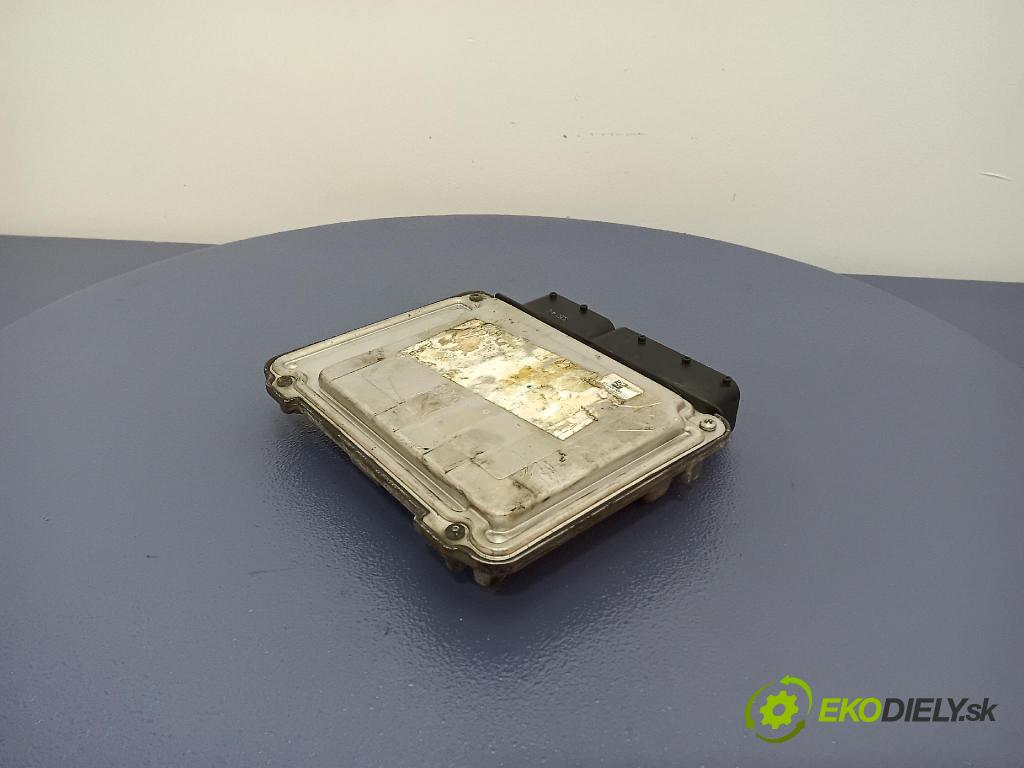 Volkswagen Golf 2004 riadiaca jednotka Motor: 03G906021PM