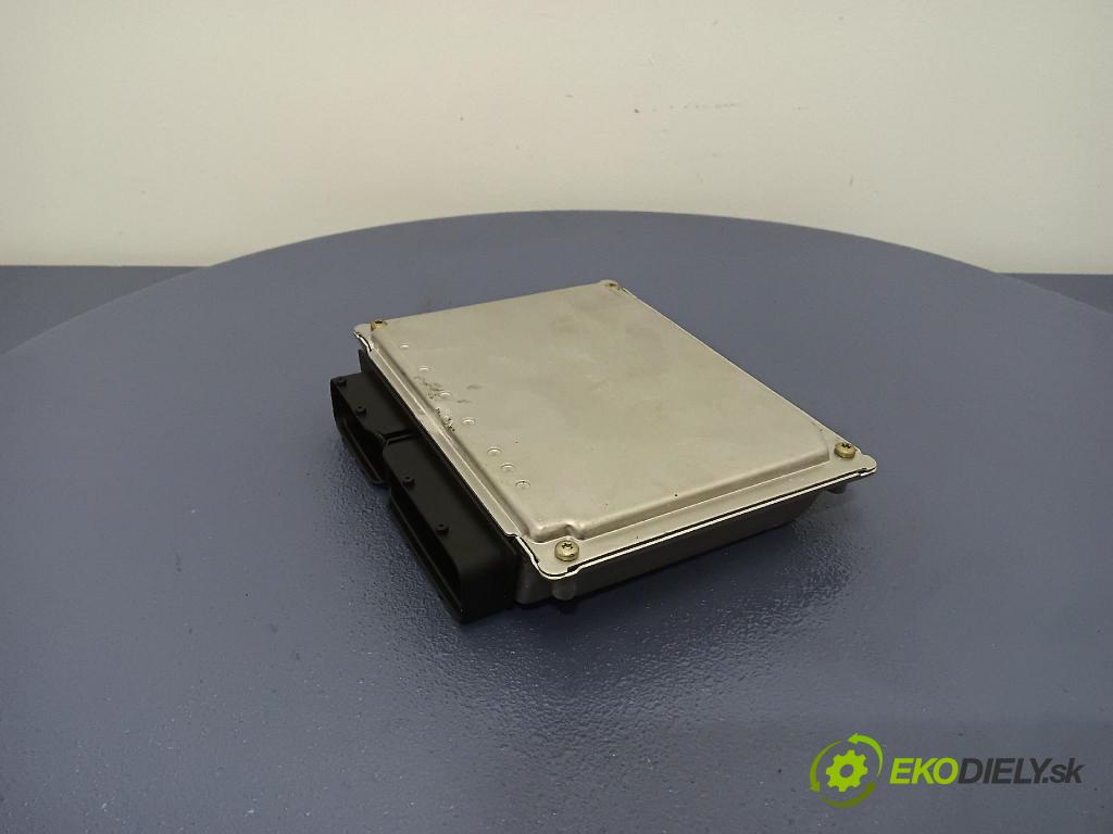 Volkswagen Passat 2002 řídící jednotka Motor: 3B0907557Q