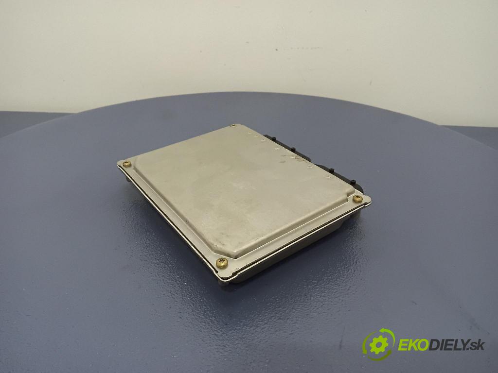 Volkswagen Passat 2002 řídící jednotka Motor: 3B0907557Q