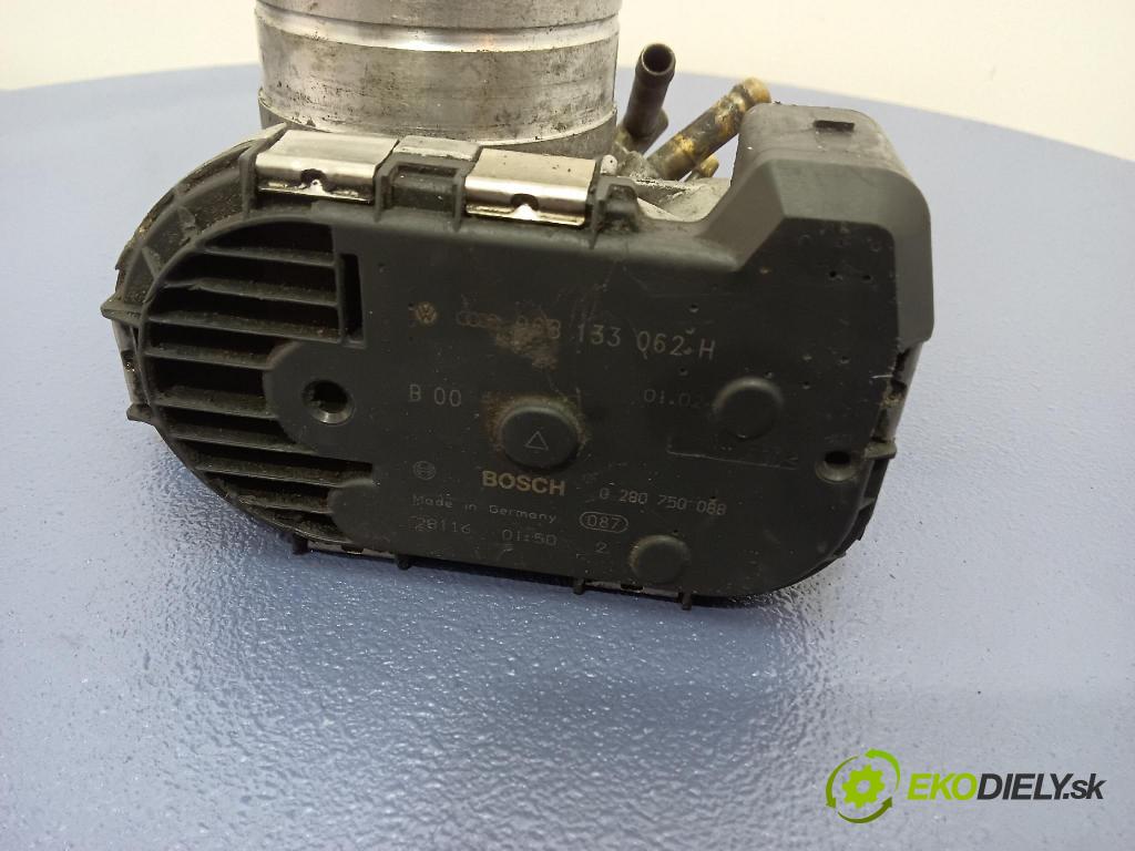 Volkswagen Passat 2002 klapka 06B133062H