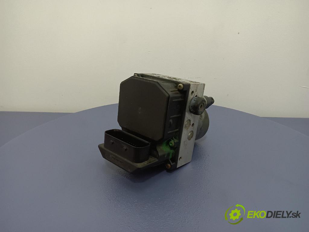 Volkswagen Passat 2002 čerpadlo ABS x 4B0614517G