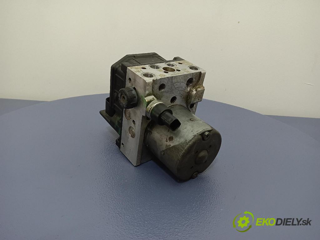 Volkswagen Passat 2002 čerpadlo ABS x 4B0614517G