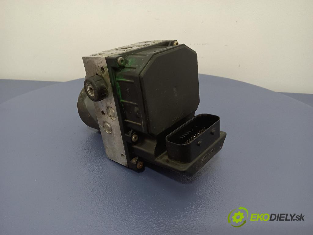 Volkswagen Passat 2002 čerpadlo ABS x 4B0614517G