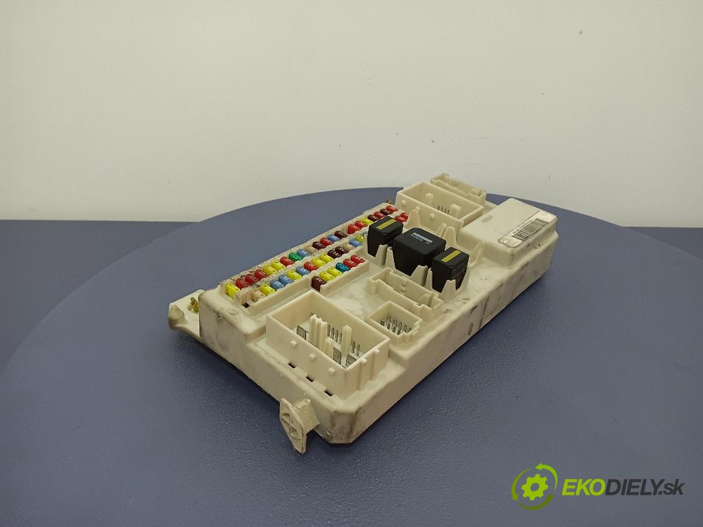 Ford C-max 2004 skrinka Poistky: 3M5T-14A073-DG