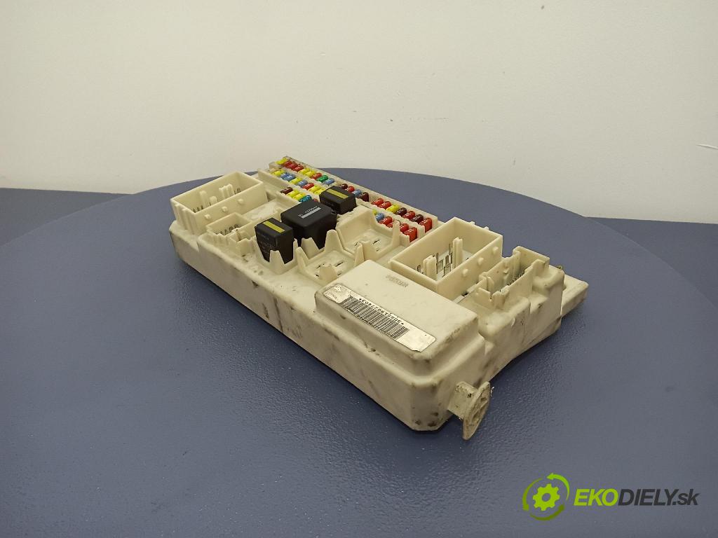 Ford C-max 2004 skrinka Poistky: 3M5T-14A073-DG