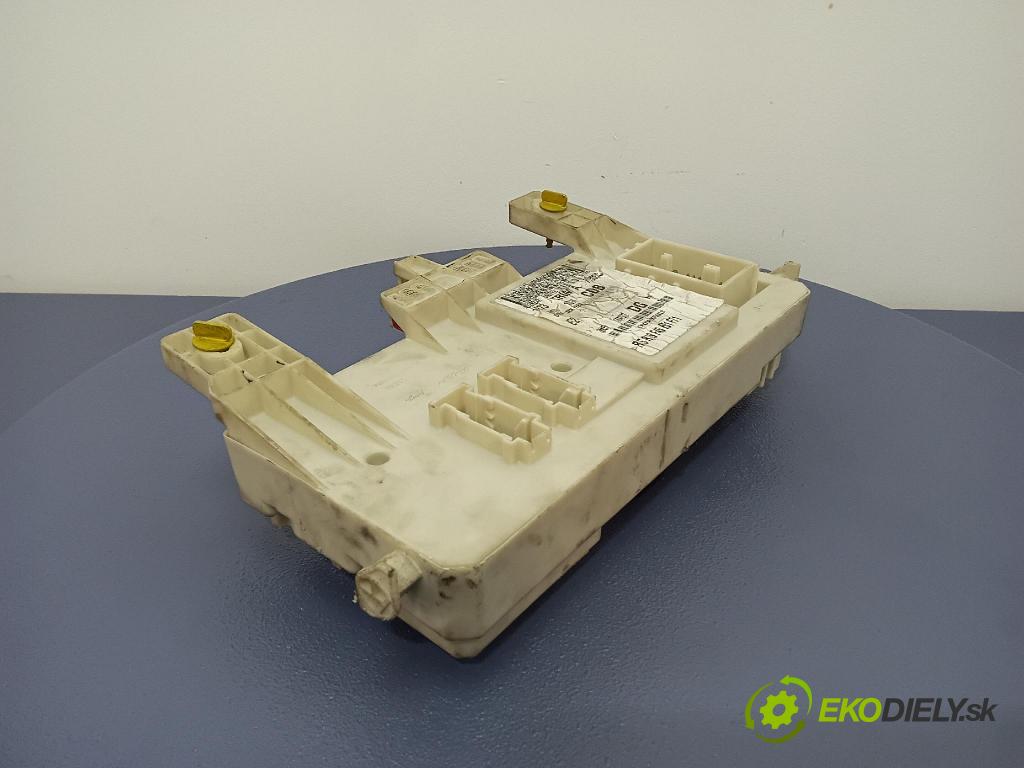 Ford C-max 2004 skrinka Poistky: 3M5T-14A073-DG