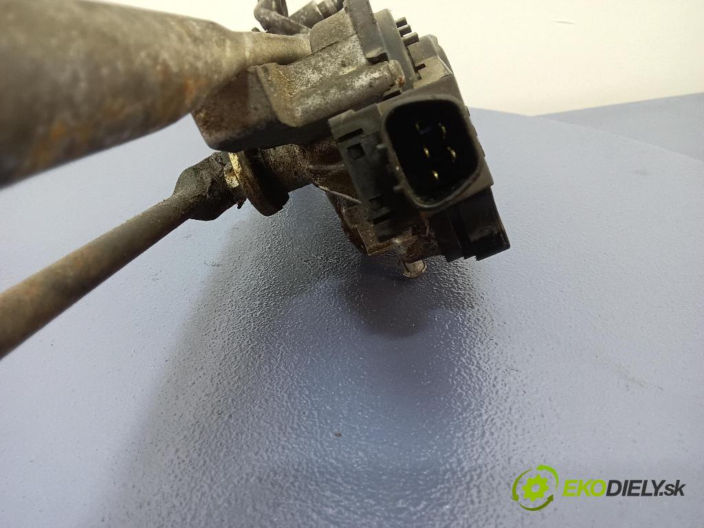 Toyota Corolla 2003 mechanizmus motor: Stierače: Predné 85110-13100