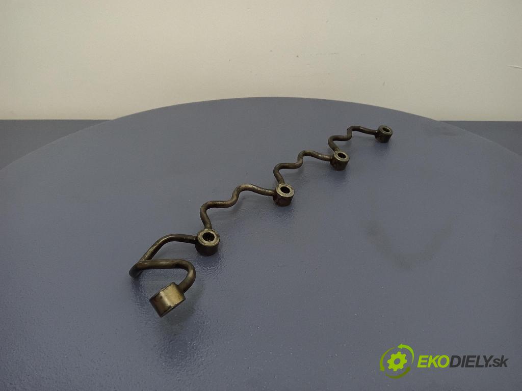 Toyota Corolla 2003 rúrka paliva 01