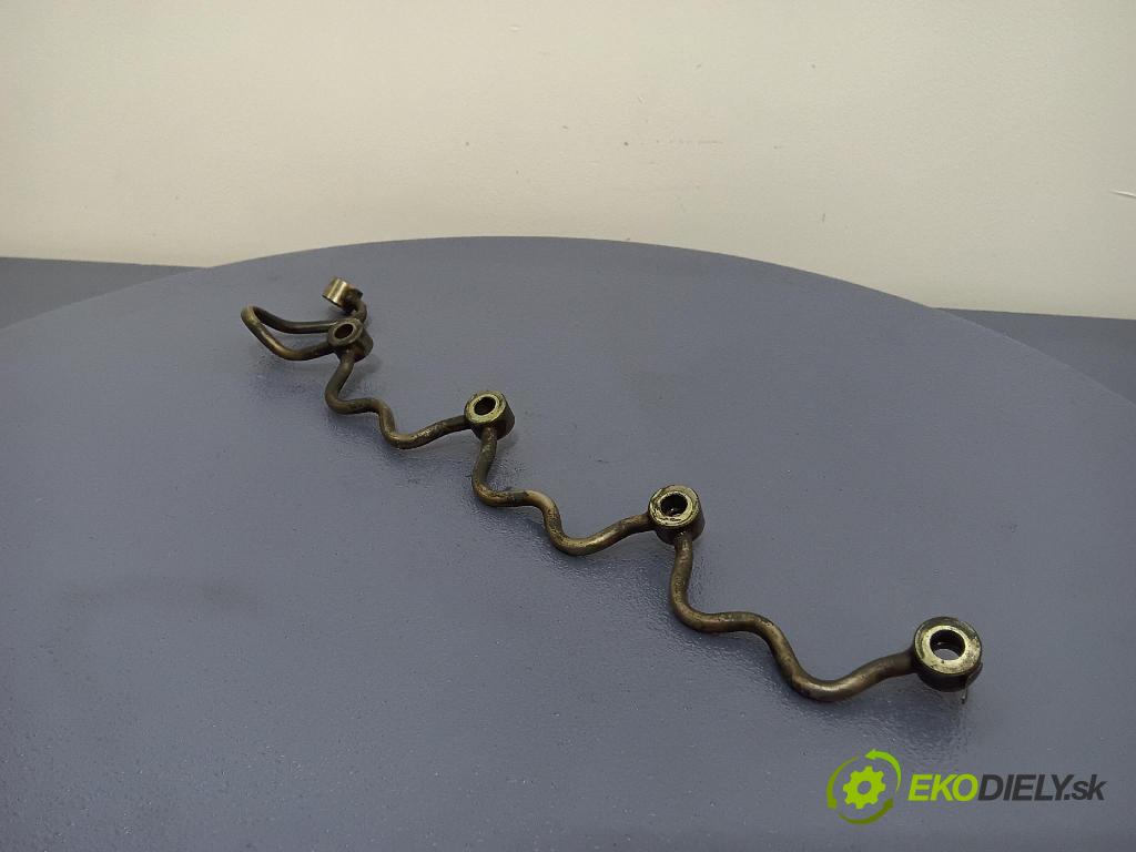 Toyota Corolla 2003 rúrka paliva 01