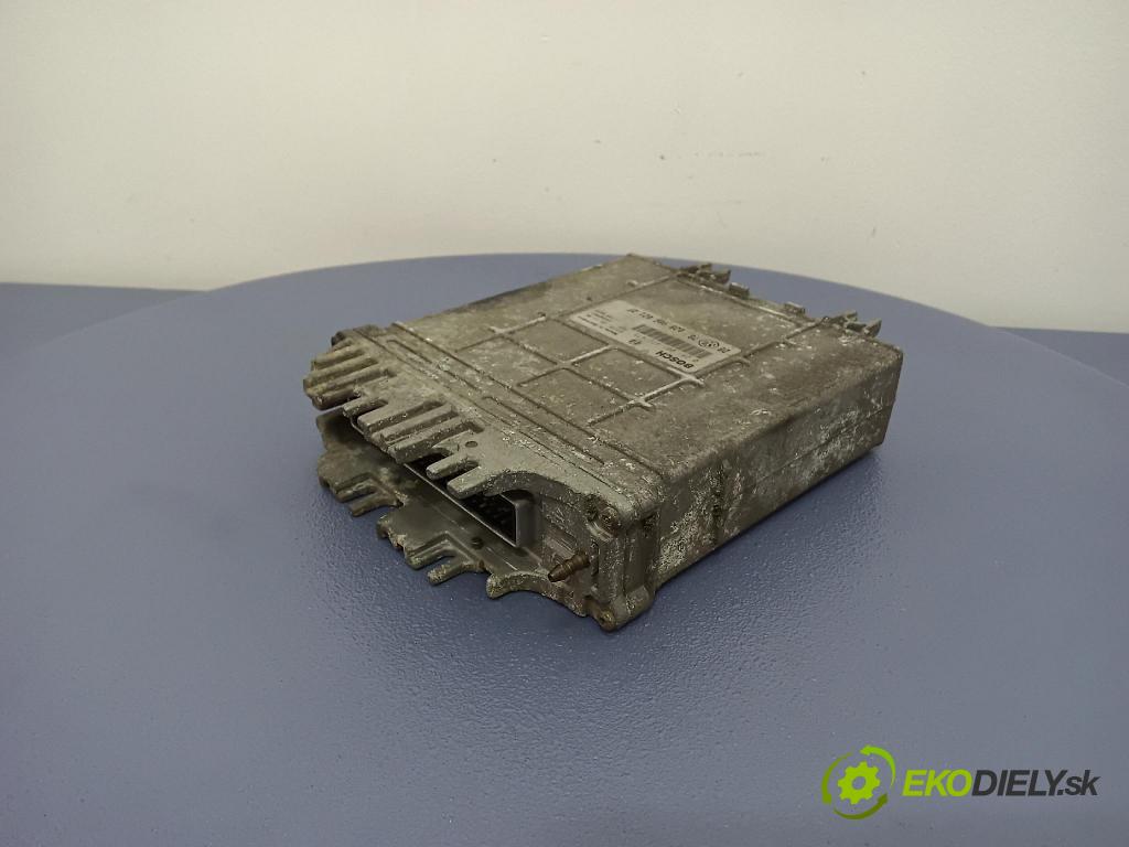 Volkswagen Golf 1997 řídící jednotka Motor: 028906021DF