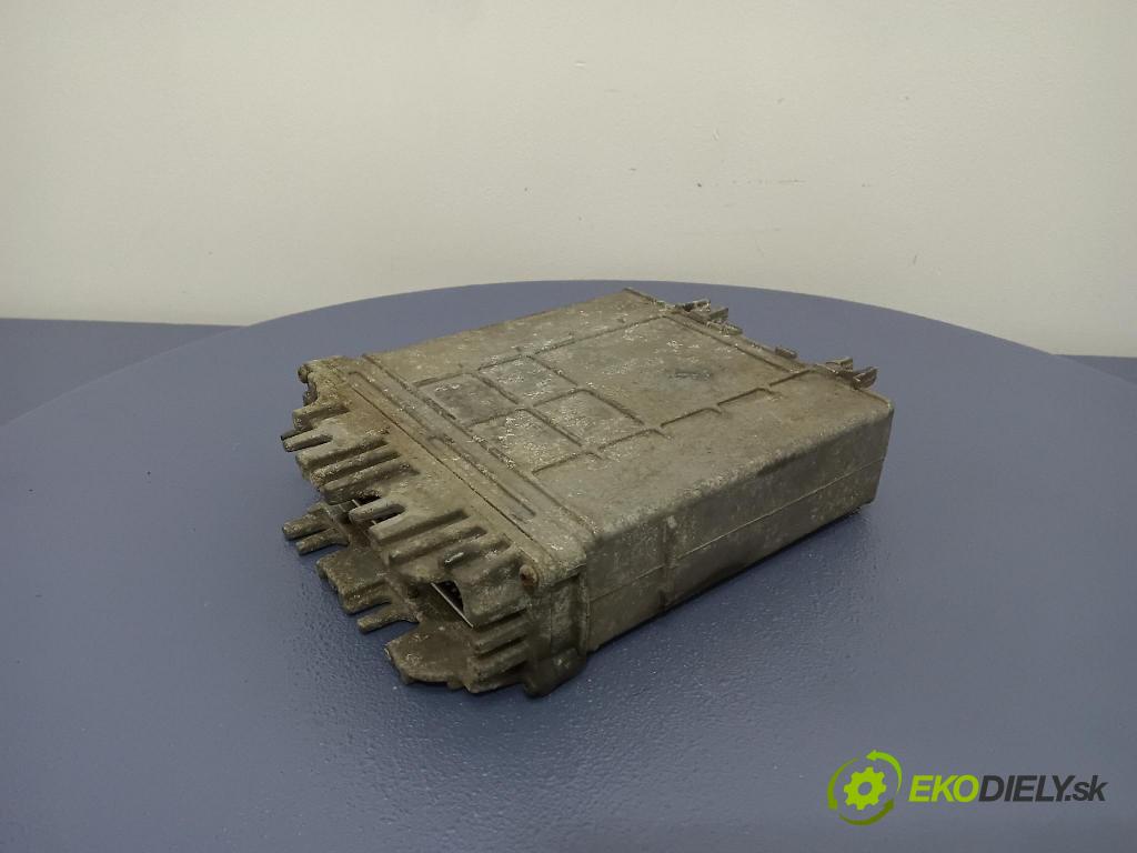 Volkswagen Golf 1997 řídící jednotka Motor: 028906021DF