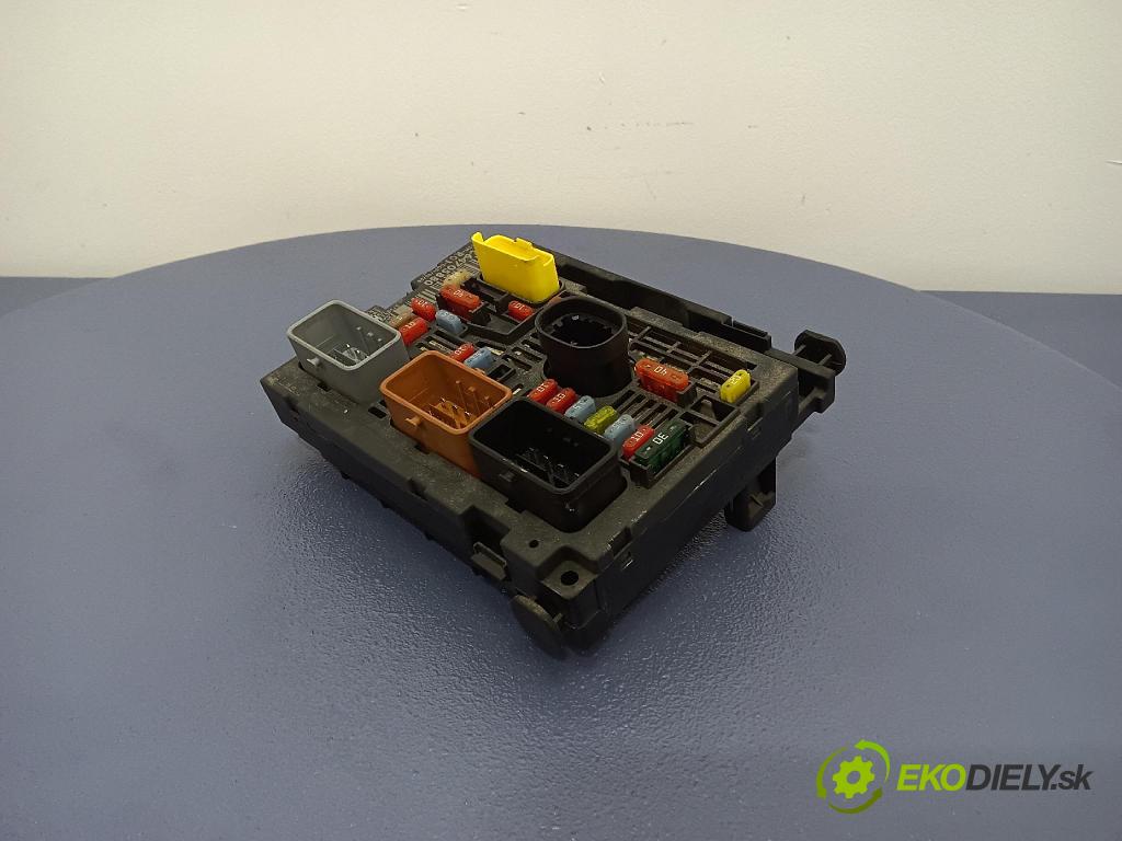 Citroen C4 picasso 2008 skříňka Pojistky 9664705880