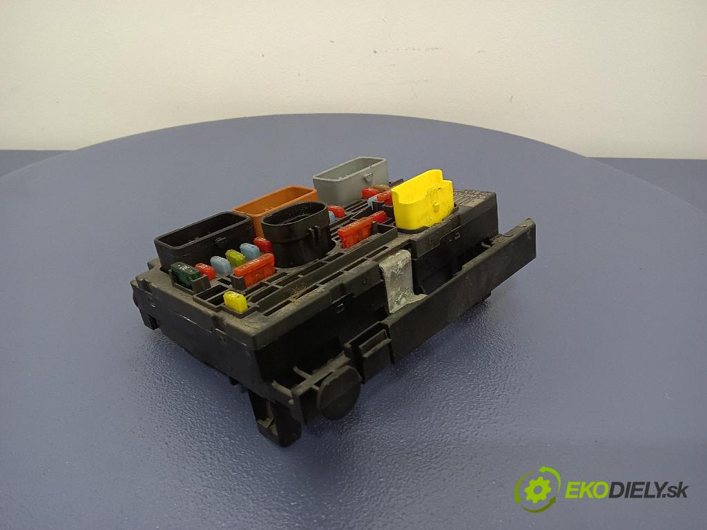 Citroen C4 picasso 2008 skříňka Pojistky 9664705880