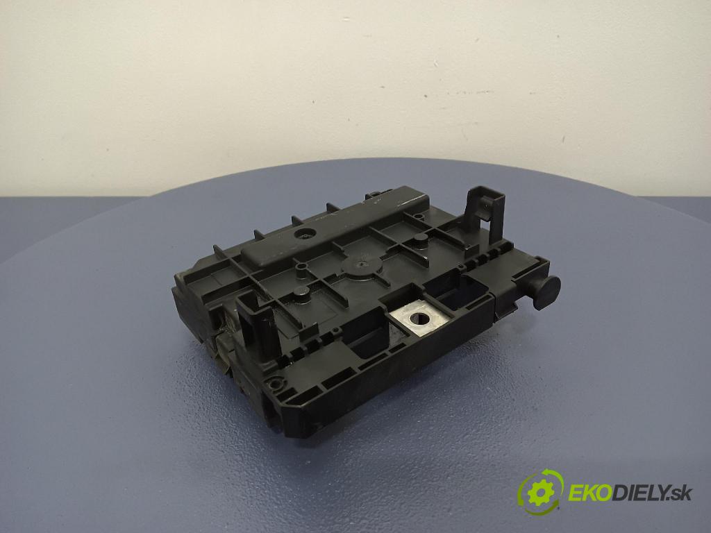 Citroen C4 picasso 2008 skříňka Pojistky 9664705880