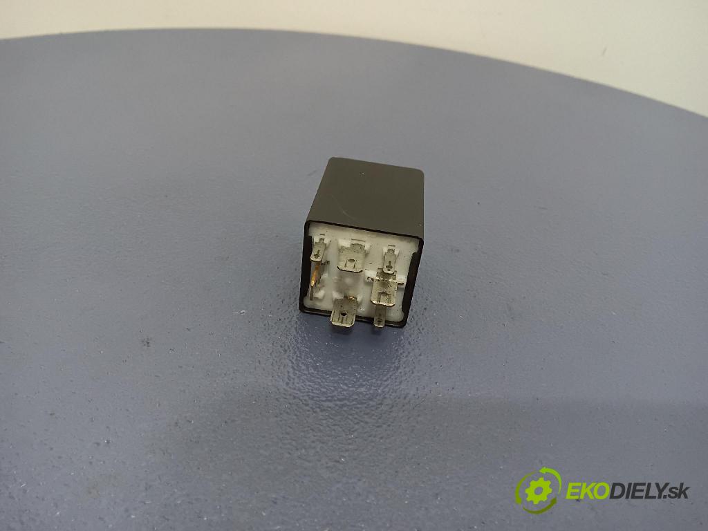 Volkswagen Polo 2001 Relé: 6N0906383A