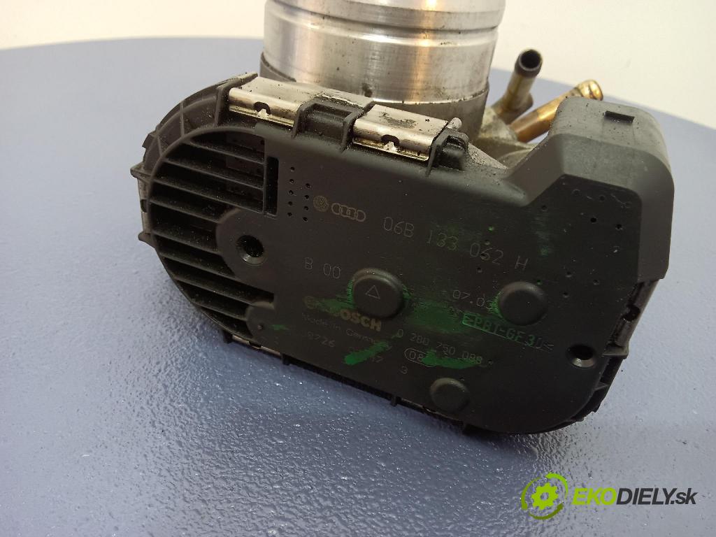 Audi A4 2001 klapka 06B133062H