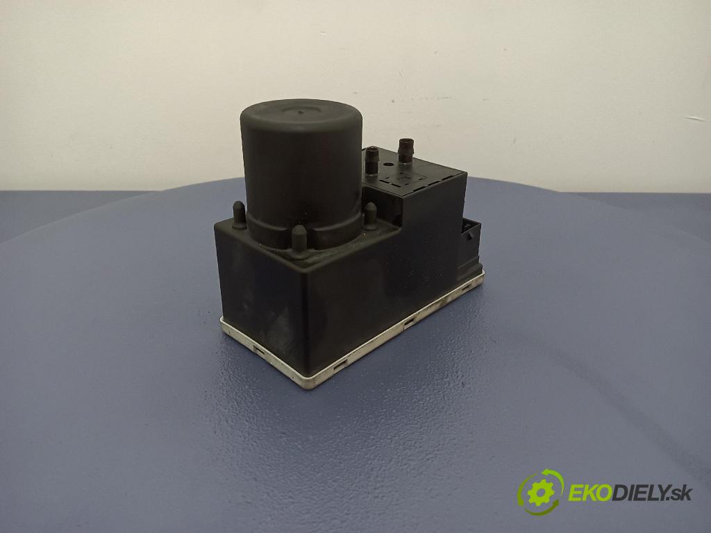 Audi A3 2000 pompa Centrálny: Zámok: 8D0862257B