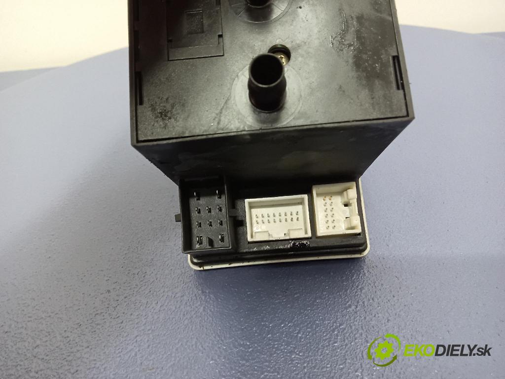 Audi A3 2000 pompa Centrálny: Zámok: 8D0862257B