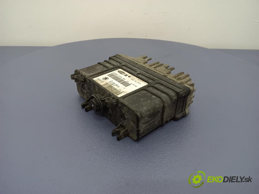 Skoda Felicia 1999 řídící jednotka Motor: 032906030AJ