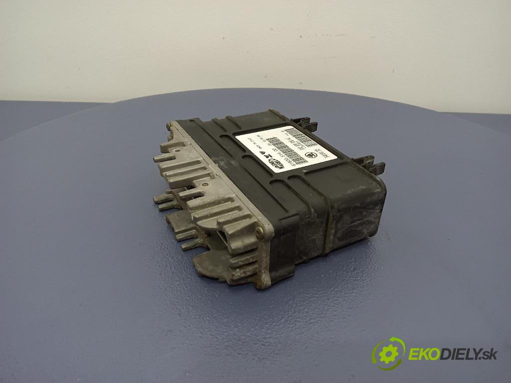 Skoda Felicia 1999 řídící jednotka Motor: 032906030AJ