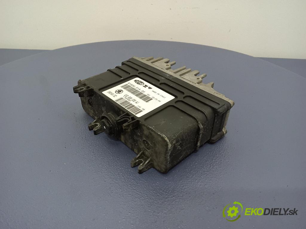 Skoda Felicia 1999 řídící jednotka Motor: 032906030AJ