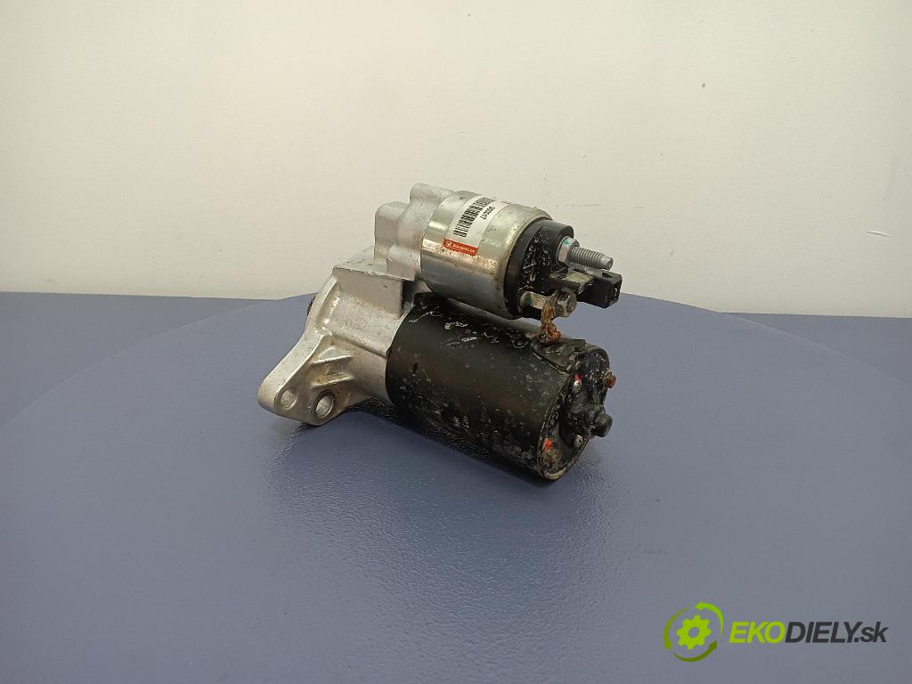 Volkswagen Bora 2000 štartér 020911023F