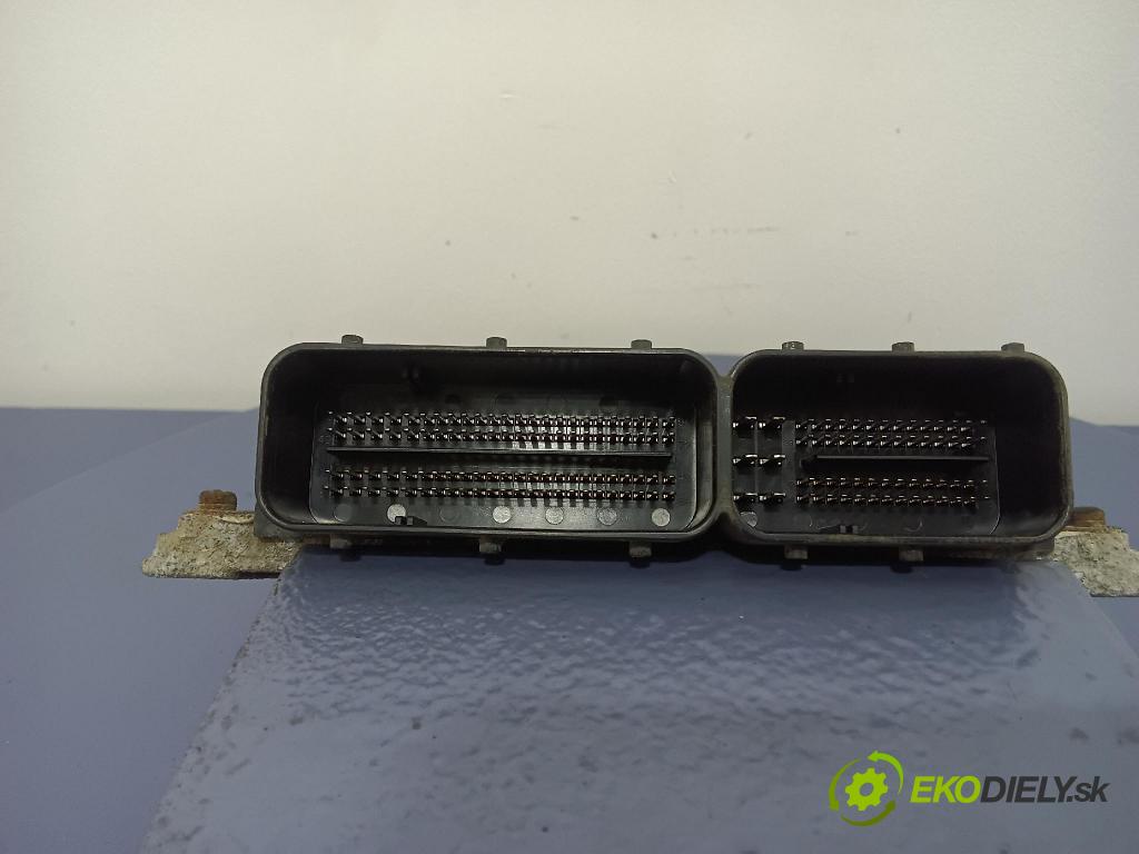 Opel Zafira 2008 riadiaca jednotka Motor: 98053909