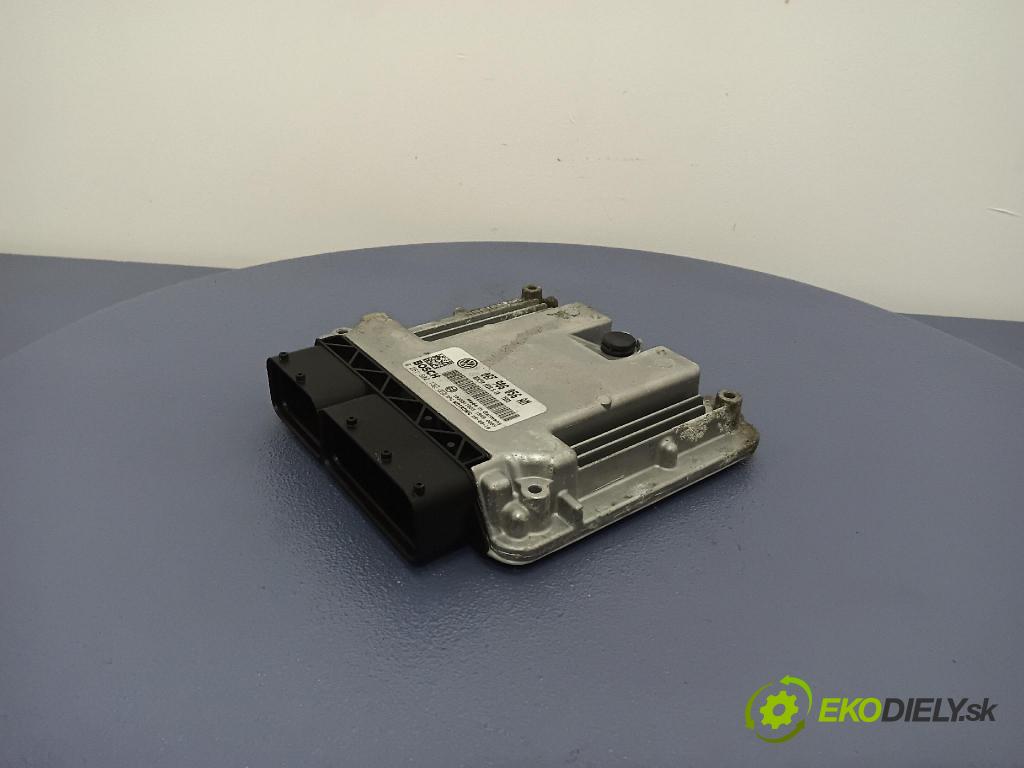 Volkswagen Passat 2005 řídící jednotka Motor: 06F906056AM