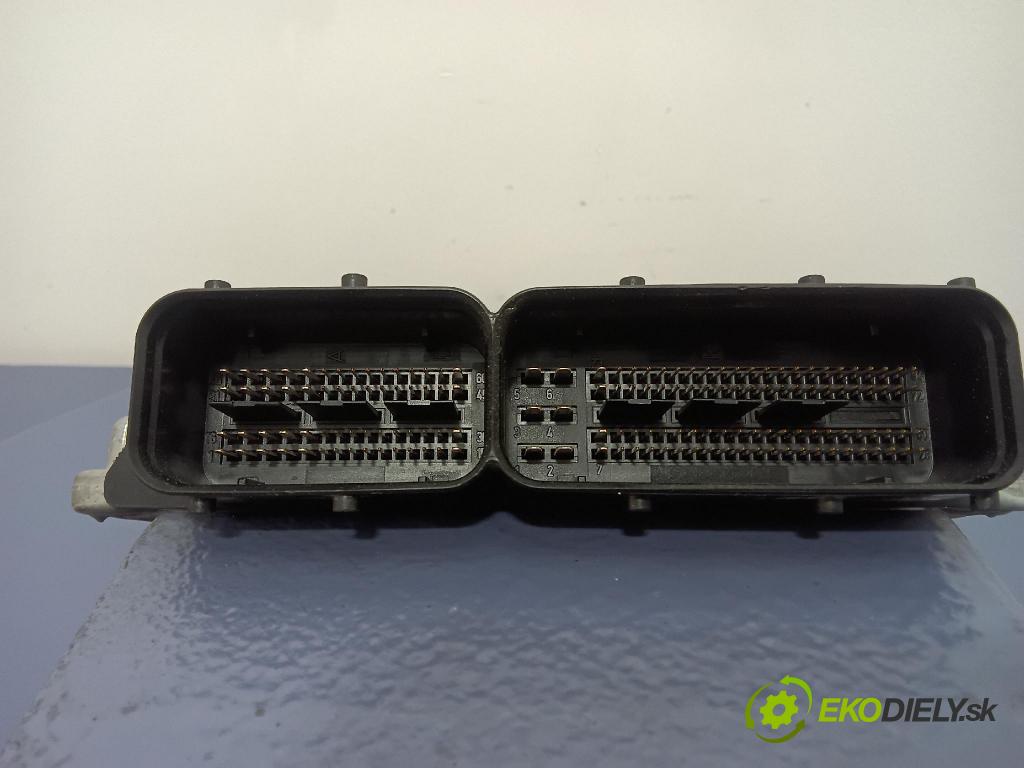 Volkswagen Passat 2005 řídící jednotka Motor: 06F906056AM