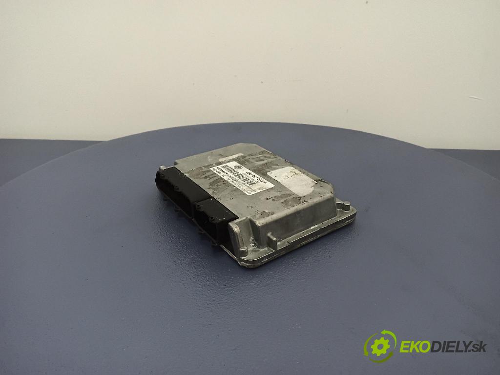 Volkswagen Passat 2000 riadiaca jednotka Motor: 3B0907557P