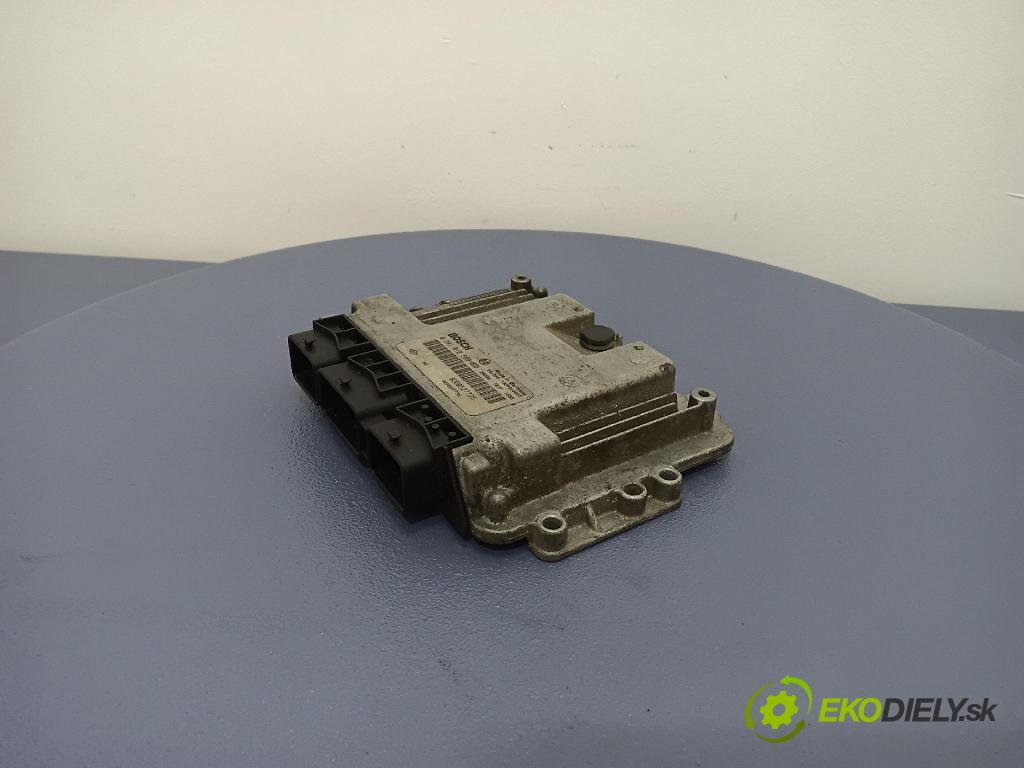 Renault Megane 2006 řídící jednotka Motor: 8200527725