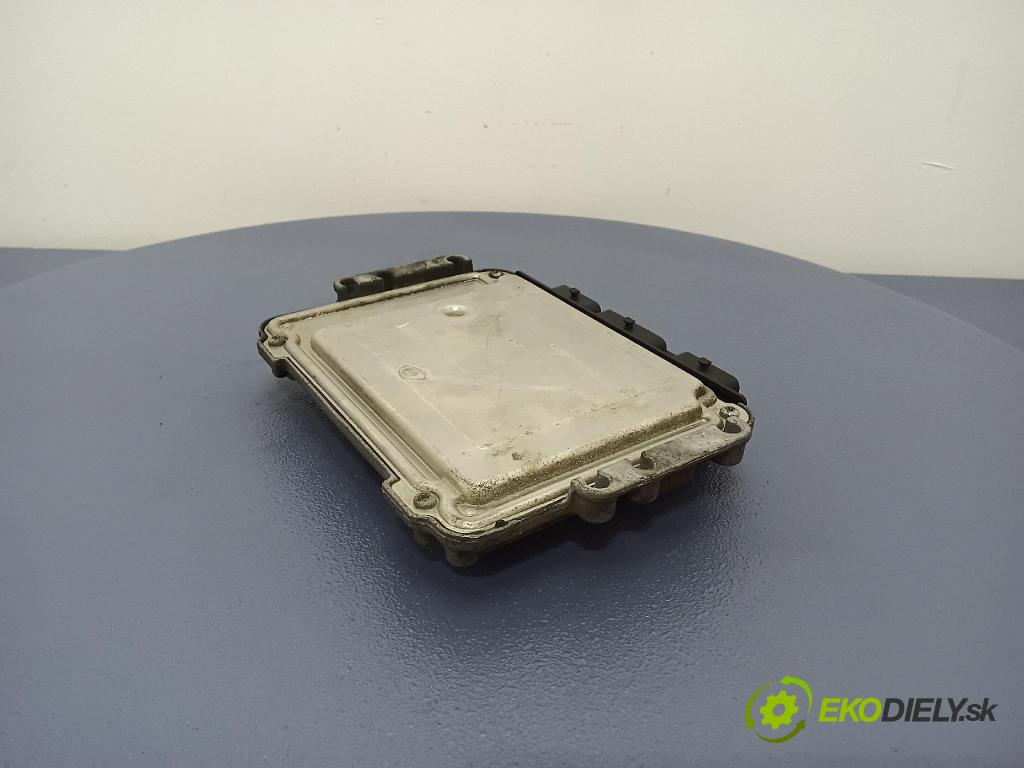 Renault Megane 2006 řídící jednotka Motor: 8200527725