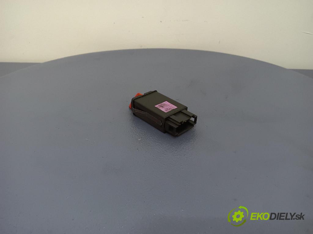 Audi A6 1998 Přepínač Světel: Nouzový 4B0941509C