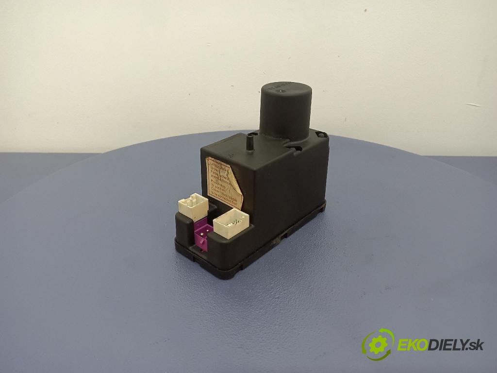 Audi A4 1995 pompa Centrálny: Zámok: 4A0862257J