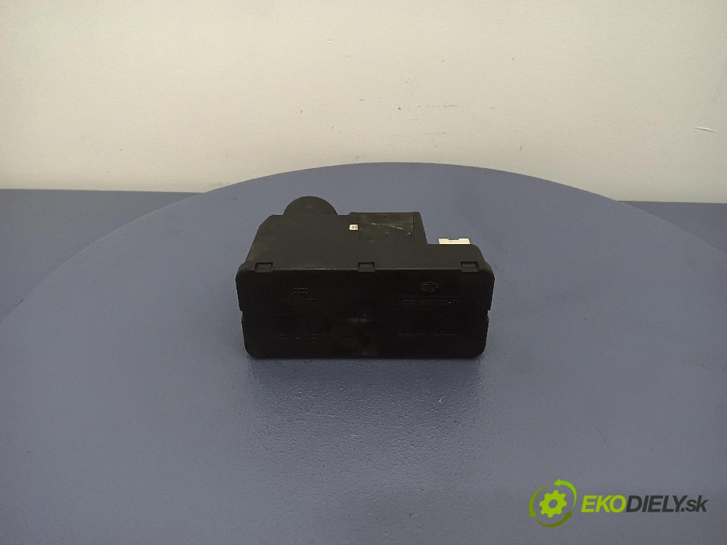 Audi A4 1995 pompa Centrálny: Zámok: 4A0862257J