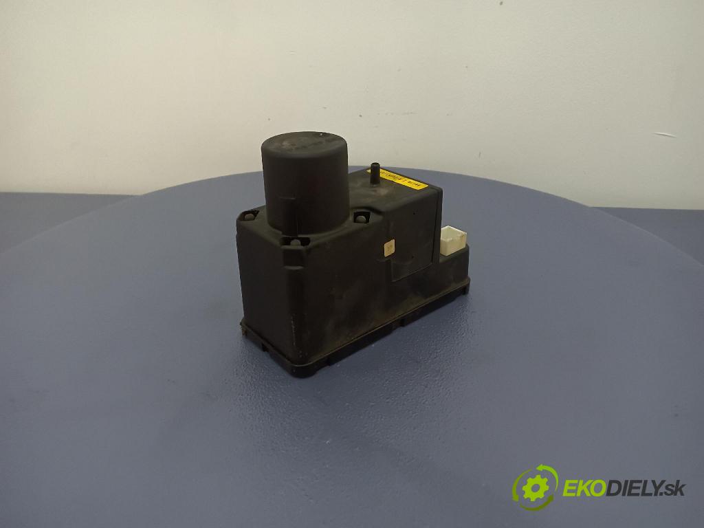 Audi A4 1995 pompa Centrálny: Zámok: 4A0862257F