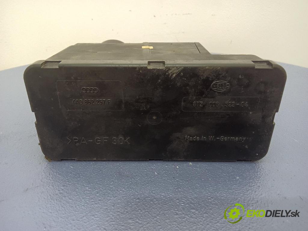 Audi A4 1995 pompa Centrálny: Zámok: 4A0862257F