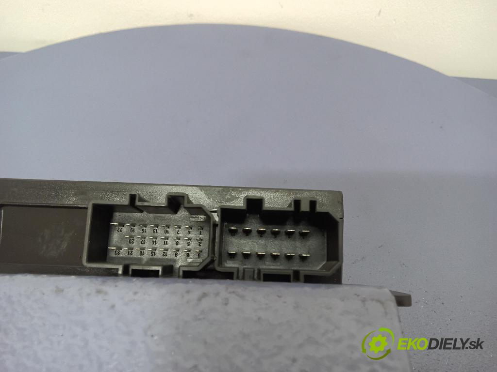 Volkswagen Passat 1999 řídící jednotka Komfortu 1J0959799R